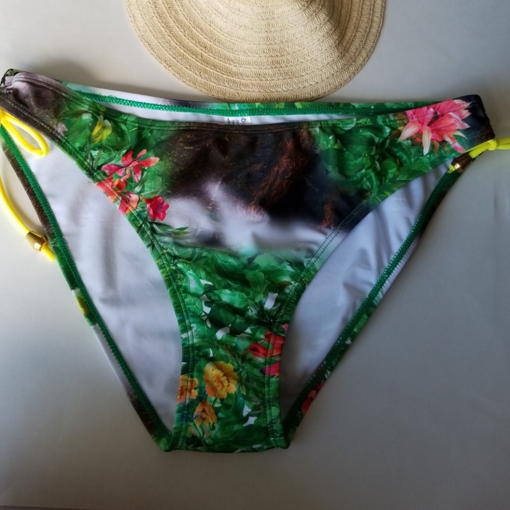 Bikini Set - Picture 7 of 8